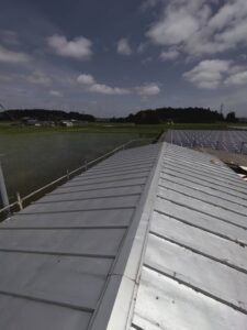 【施工事例】那須塩原市で納屋の屋根葺き替え工事|トタン屋根からガルバリウム鋼板へリフォームし耐久性・防水性を向上